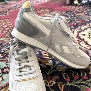 NEW w. Tags Reebok Women's 9 Shoes